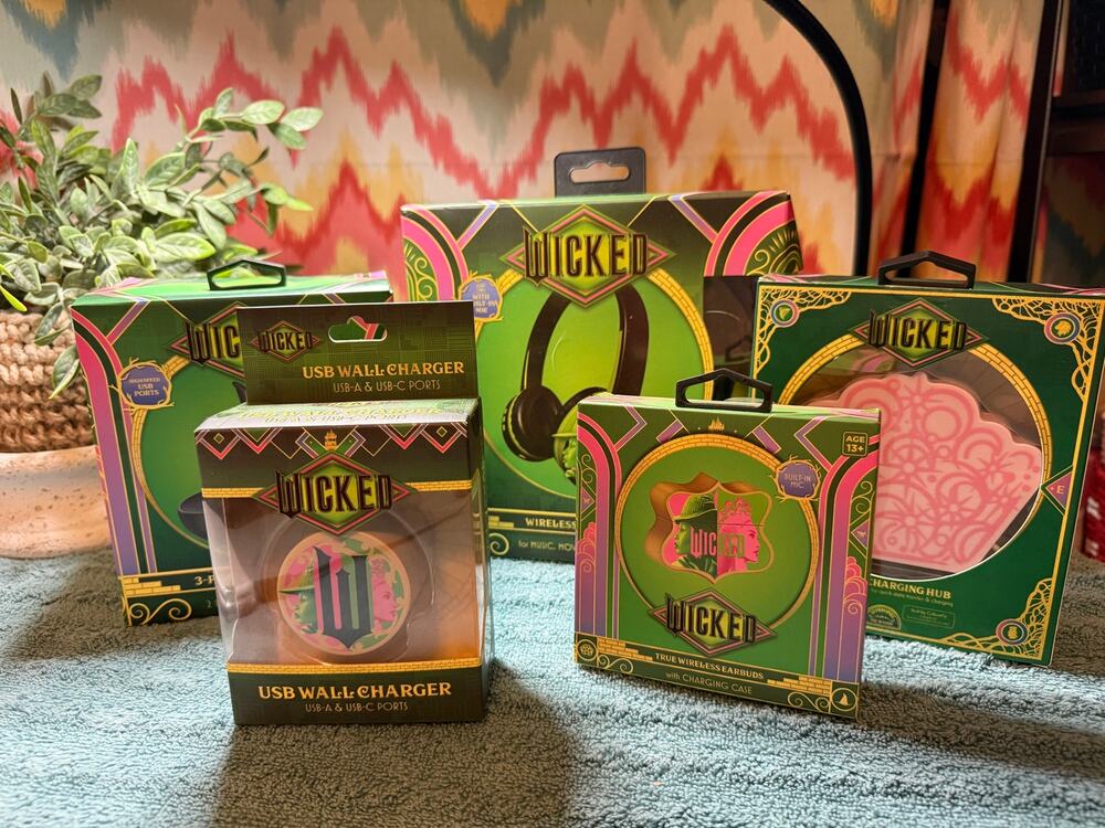 Wicked Headphone/wall charger/charging hub/airbuds Bundle 5 Items